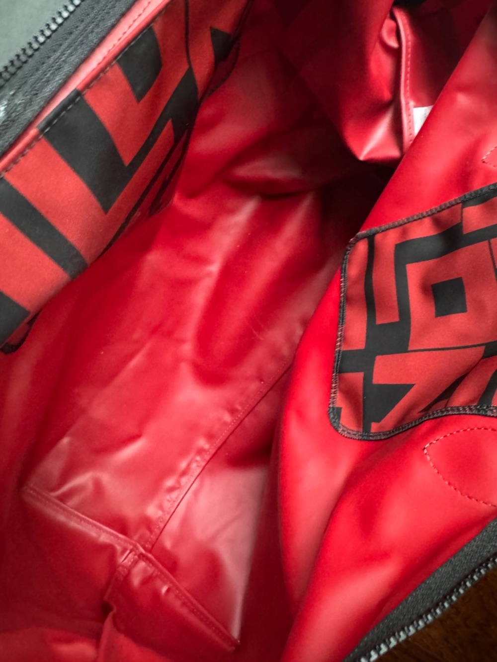 Longchamp Le Pilage Red & Black Logo Travel Bag - Picture 7 of 8